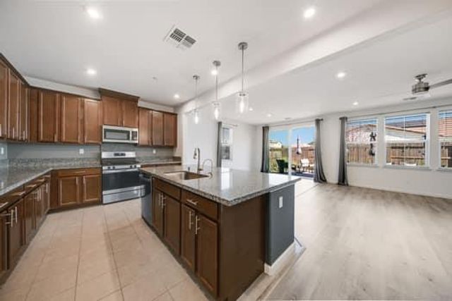 7447 Darque Way, Elk Grove, CA 95757