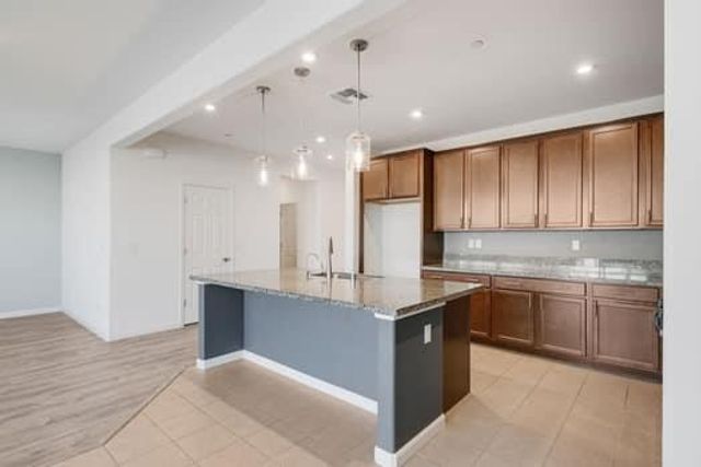 7447 Darque Way, Elk Grove, CA 95757