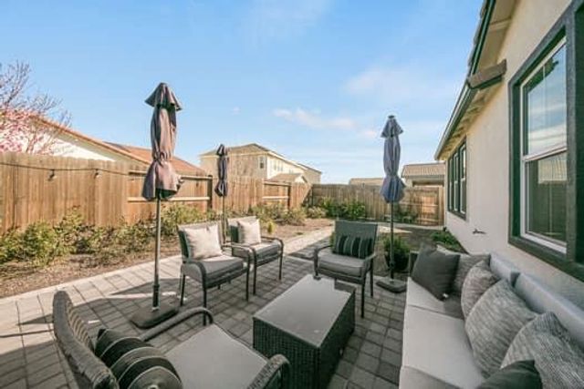 7447 Darque Way, Elk Grove, CA 95757