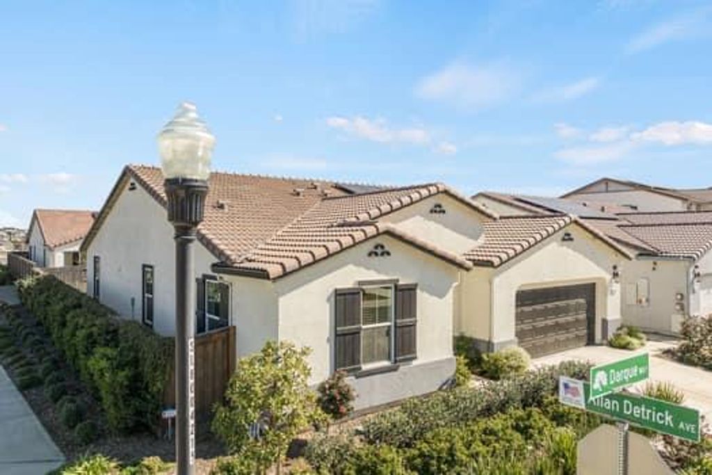 7447 Darque Way, Elk Grove, CA 95757