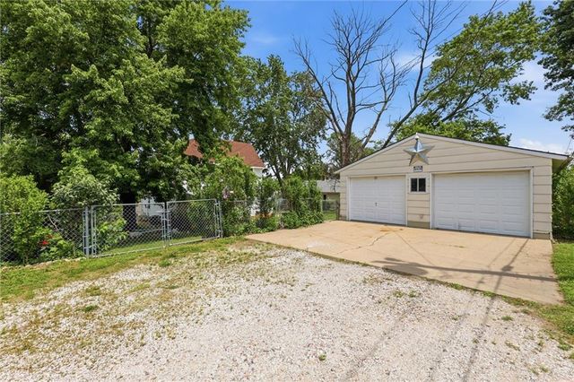 1025 Ironmoulders Street, Leavenworth, KS 66048