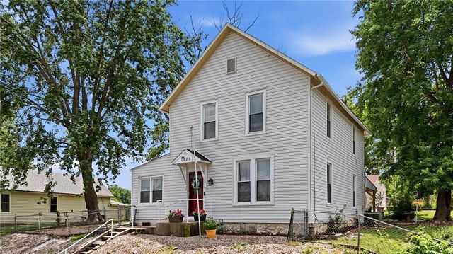 1025 Ironmoulders Street, Leavenworth, KS 66048