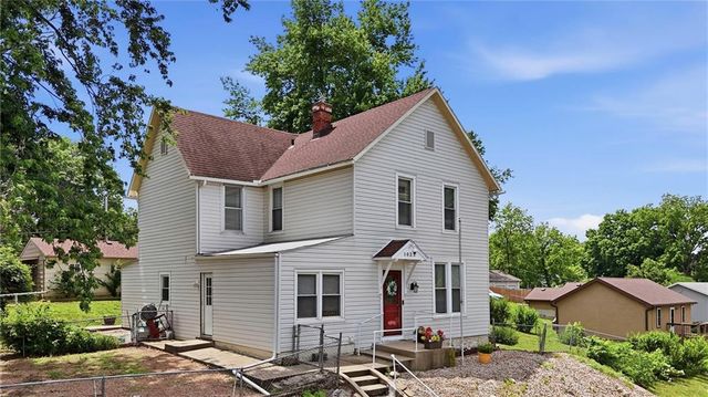 1025 Ironmoulders Street, Leavenworth, KS 66048