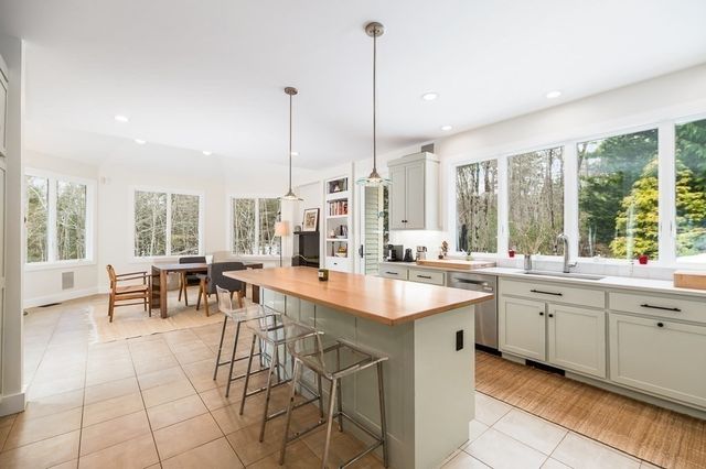 33 Forster Rd, Manchester, MA 01944
