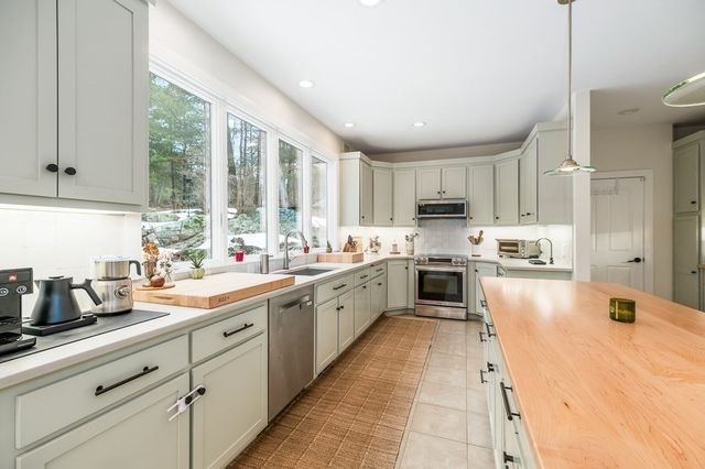 33 Forster Rd, Manchester, MA 01944