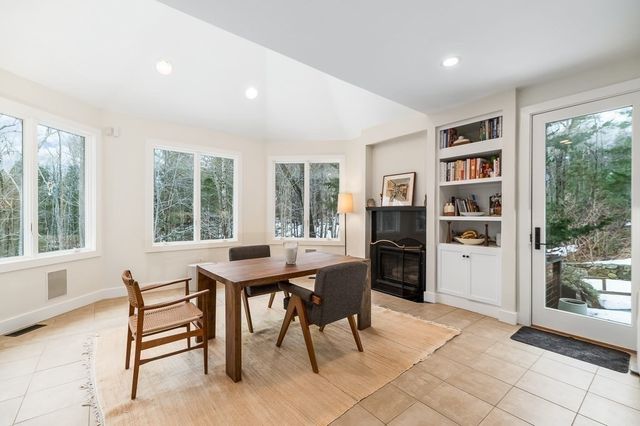 33 Forster Rd, Manchester, MA 01944