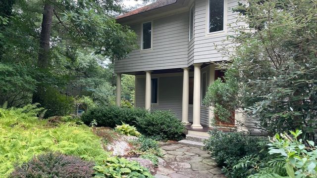 33 Forster Rd, Manchester, MA 01944