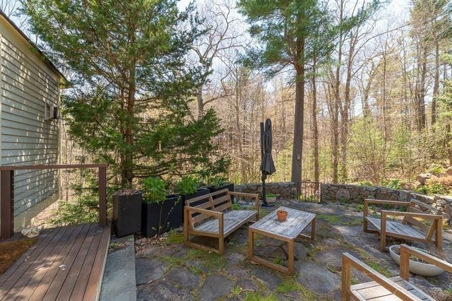 33 Forster Rd, Manchester, MA 01944
