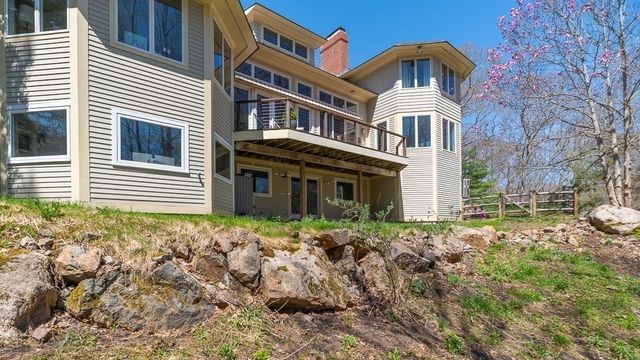 33 Forster Rd, Manchester, MA 01944