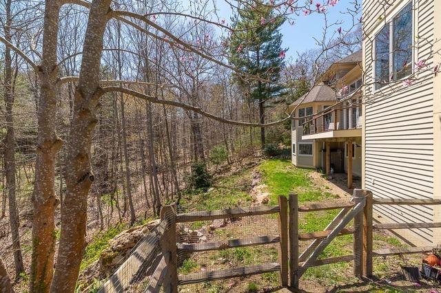 33 Forster Rd, Manchester, MA 01944