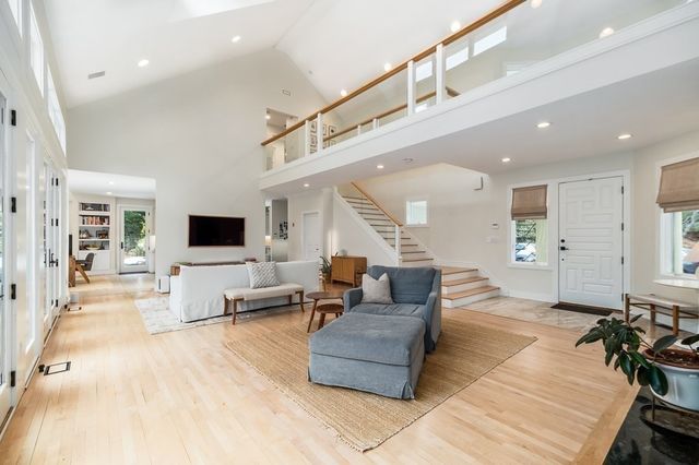33 Forster Rd, Manchester, MA 01944
