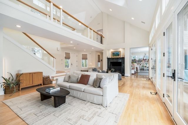 33 Forster Rd, Manchester, MA 01944