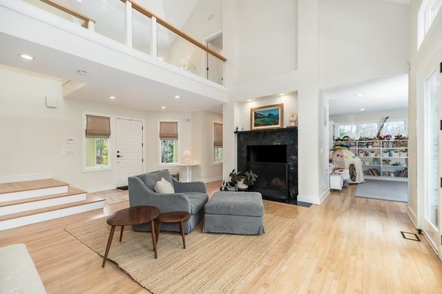 33 Forster Rd, Manchester, MA 01944