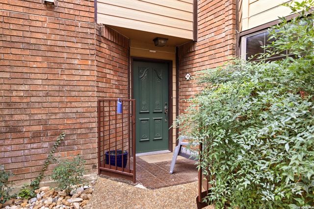 3605 Hidden Dr Apt B4, San Antonio, TX 78217