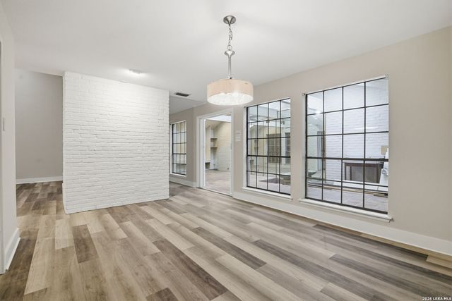 3605 Hidden Dr Apt B4, San Antonio, TX 78217