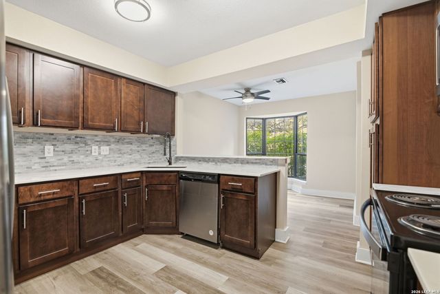 3605 Hidden Dr Apt B4, San Antonio, TX 78217