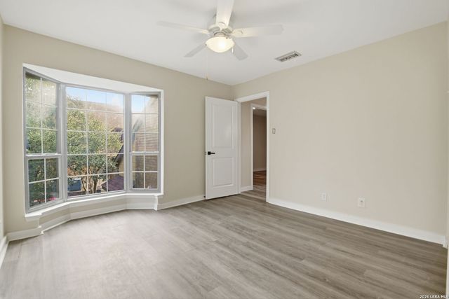 3605 Hidden Dr Apt B4, San Antonio, TX 78217