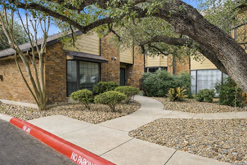 3605 Hidden Dr Apt B4, San Antonio, TX 78217