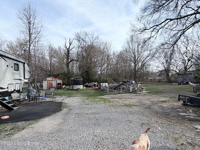 1927 Donald Dr, Louisville, KY 40216