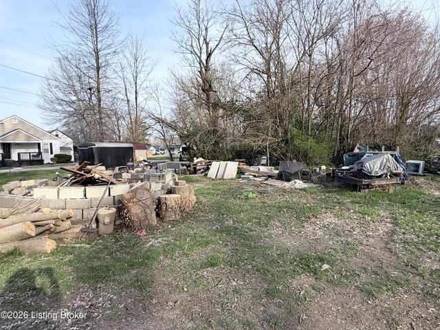 1927 Donald Dr, Louisville, KY 40216