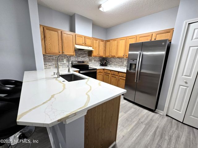 1132 FROMAGE Circle E, Jacksonville, FL 32225