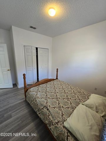 1132 FROMAGE Circle E, Jacksonville, FL 32225