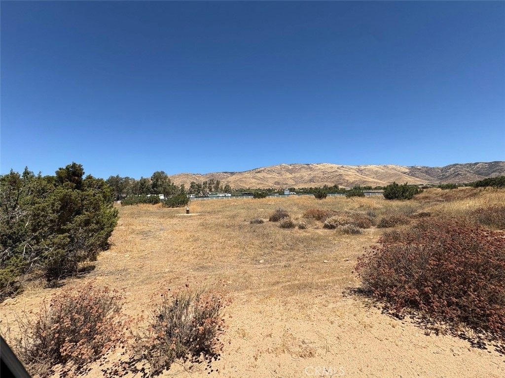 Image 4 of property listing at 21 Shannondale rd., Acton, CA 93510