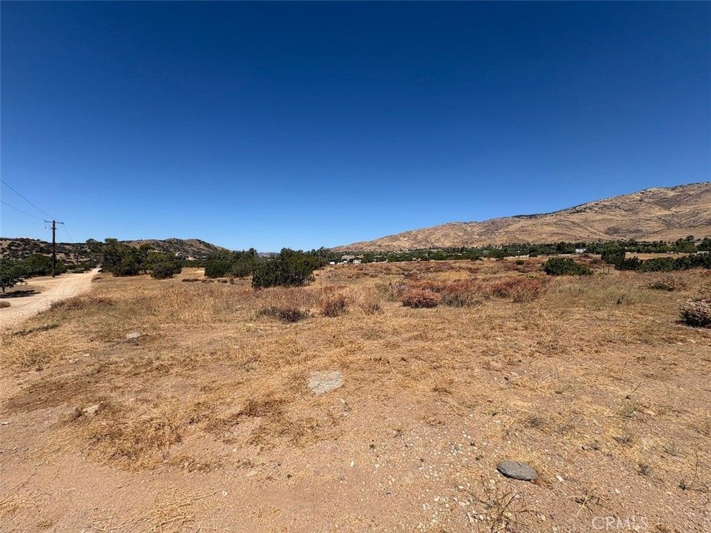 Image 6 of property listing at 21 Shannondale rd., Acton, CA 93510