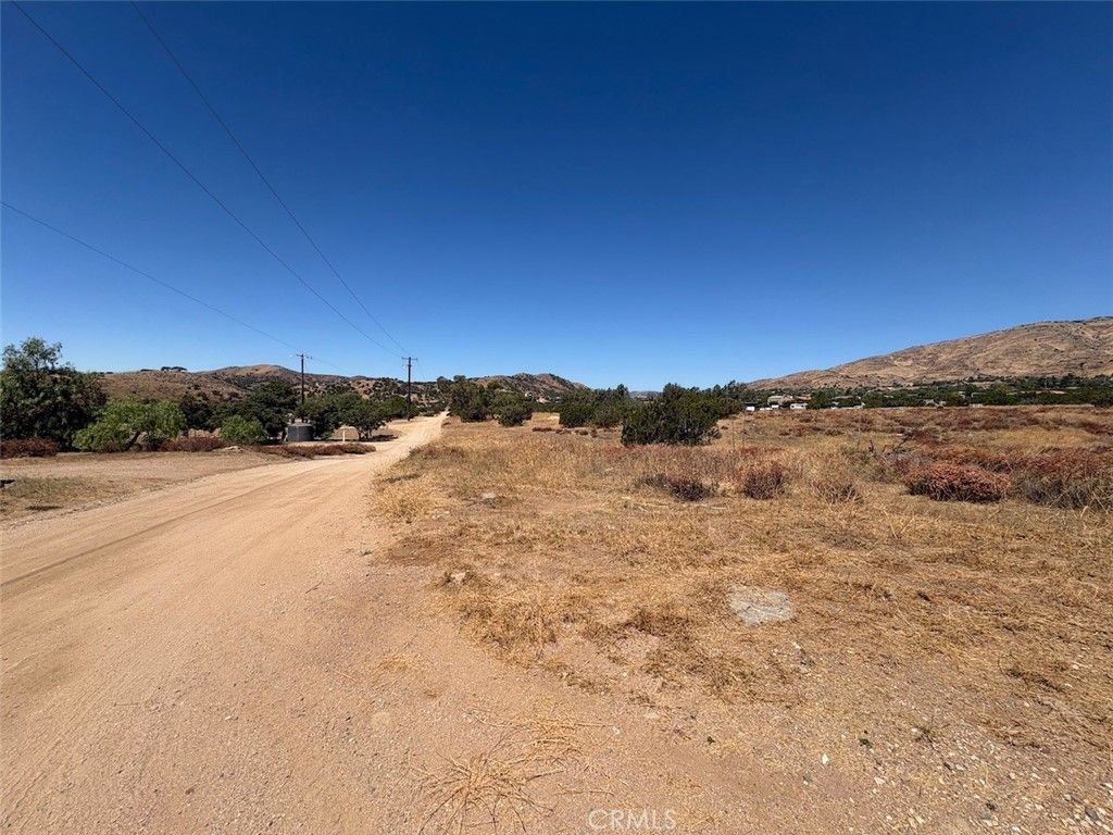 Image 7 of property listing at 21 Shannondale rd., Acton, CA 93510