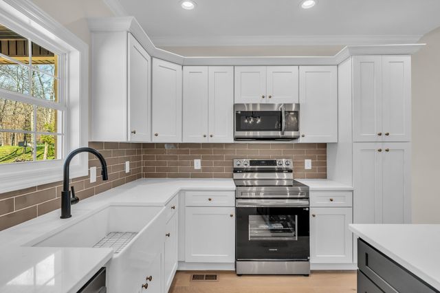 104 Stonebrook Dr, Shelbyville, TN 37160