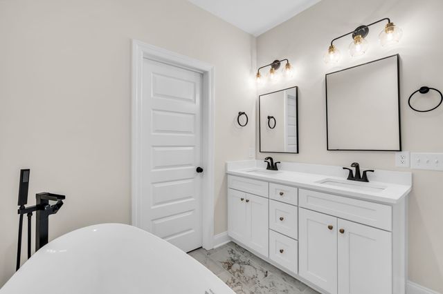 104 Stonebrook Dr, Shelbyville, TN 37160