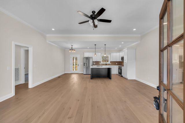 104 Stonebrook Dr, Shelbyville, TN 37160