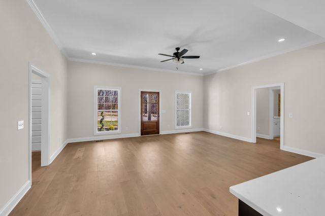 104 Stonebrook Dr, Shelbyville, TN 37160