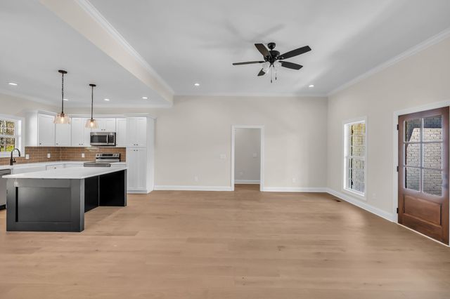 104 Stonebrook Dr, Shelbyville, TN 37160