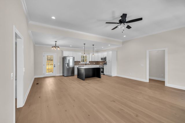 104 Stonebrook Dr, Shelbyville, TN 37160