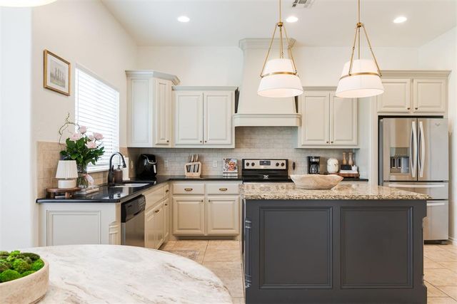 535 Eagle Lake Lane, Newcastle, OK 73065