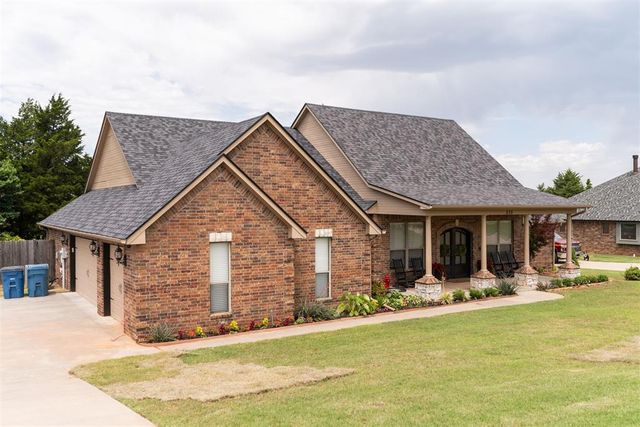 535 Eagle Lake Lane, Newcastle, OK 73065