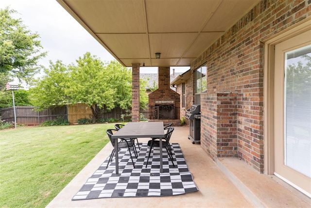 535 Eagle Lake Lane, Newcastle, OK 73065
