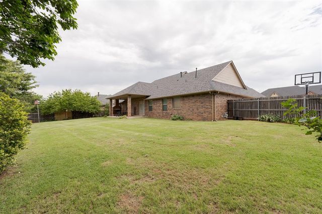 535 Eagle Lake Lane, Newcastle, OK 73065