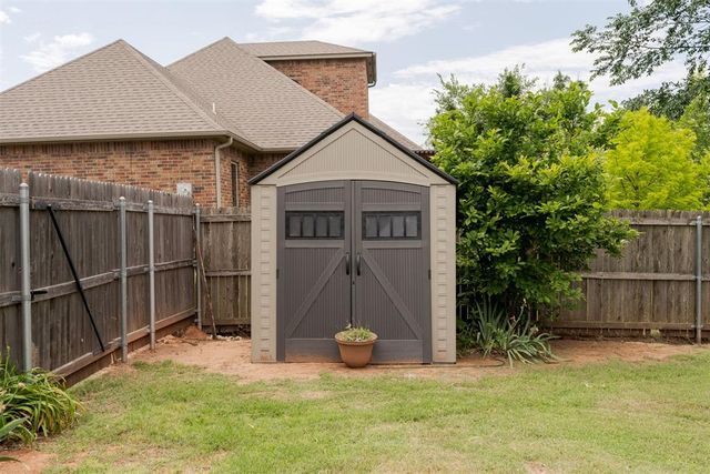 535 Eagle Lake Lane, Newcastle, OK 73065