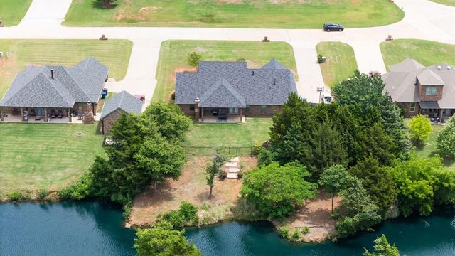 535 Eagle Lake Lane, Newcastle, OK 73065