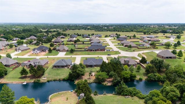535 Eagle Lake Lane, Newcastle, OK 73065
