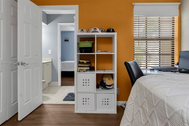 3892 Tree Top Dr, Weston, FL 33332