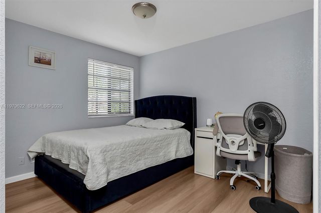 3892 Tree Top Dr, Weston, FL 33332