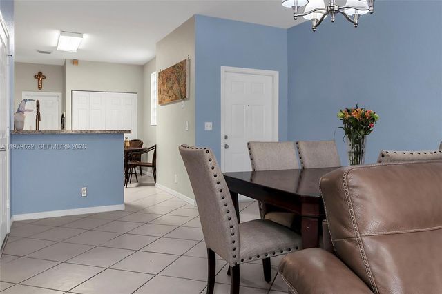 3892 Tree Top Dr, Weston, FL 33332