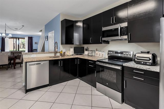 3892 Tree Top Dr, Weston, FL 33332