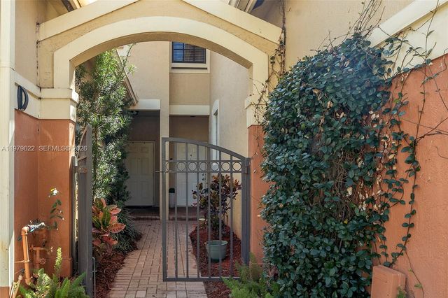 3892 Tree Top Dr, Weston, FL 33332