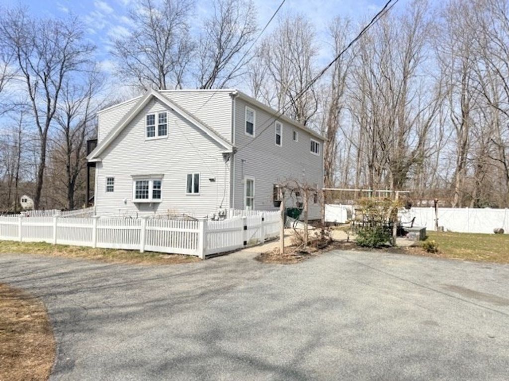 244 Crosby Rd A, Berlin, MA 01503