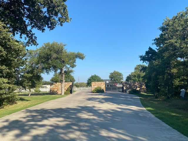 105 Beaver Creek Court, Weatherford, TX 76087