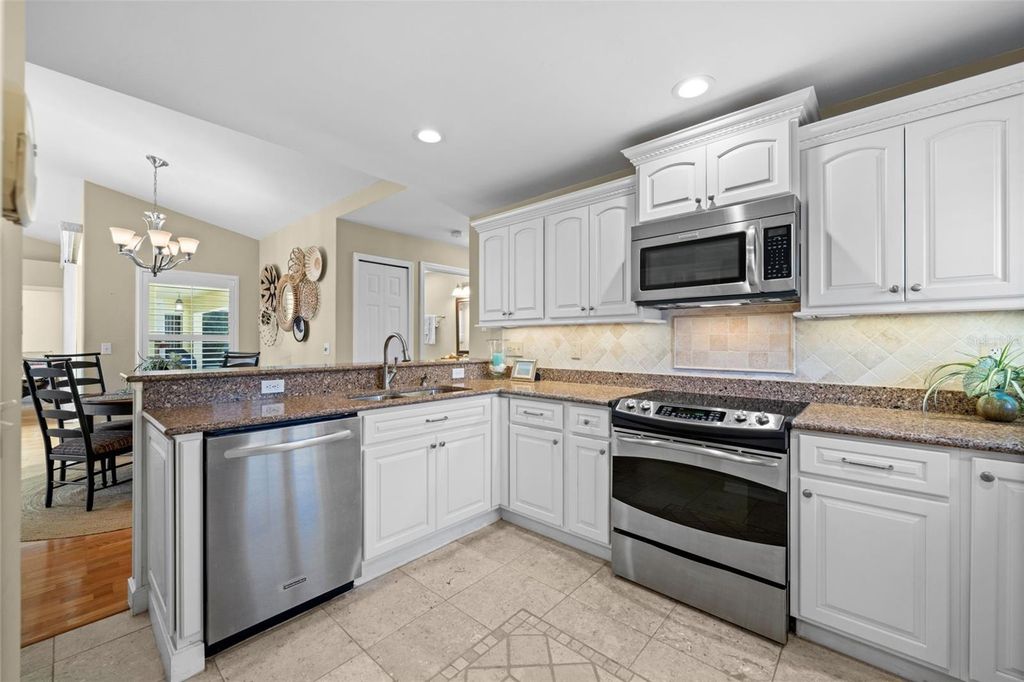 Image 14 of property listing at 2926 SW 38TH TERRACE, Cape Coral, FL 33914